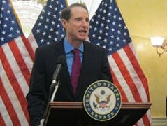 Sen. Ron Wyden Warns of Fake Surveillance Reform and the Economic Harm of US Mass Spying