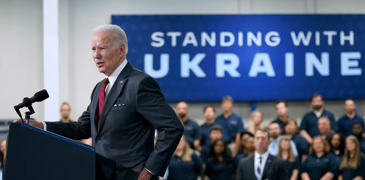 Biden standing ukraine