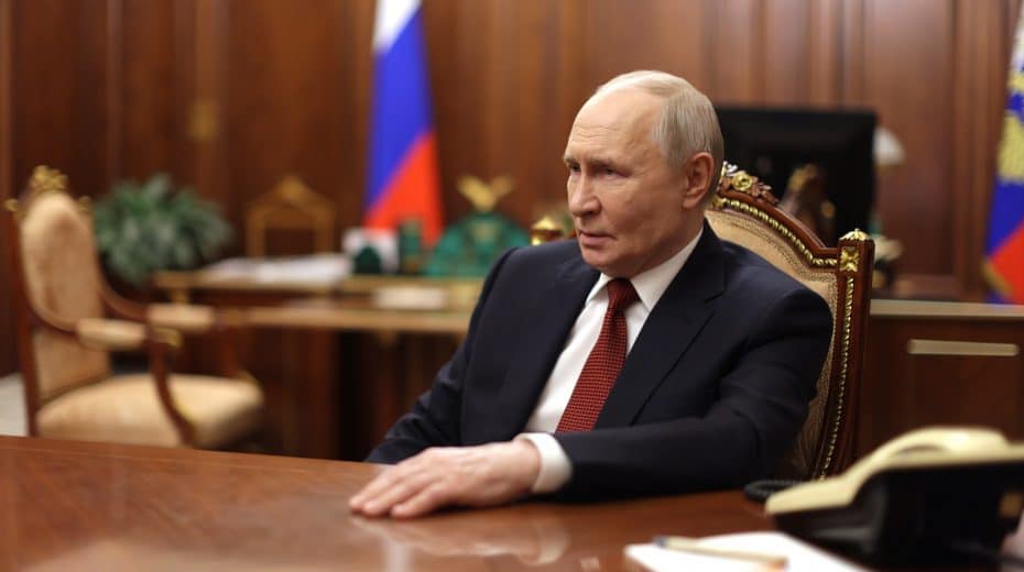 putin desk